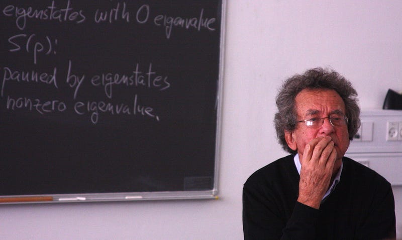 David Mermin during a lecture.